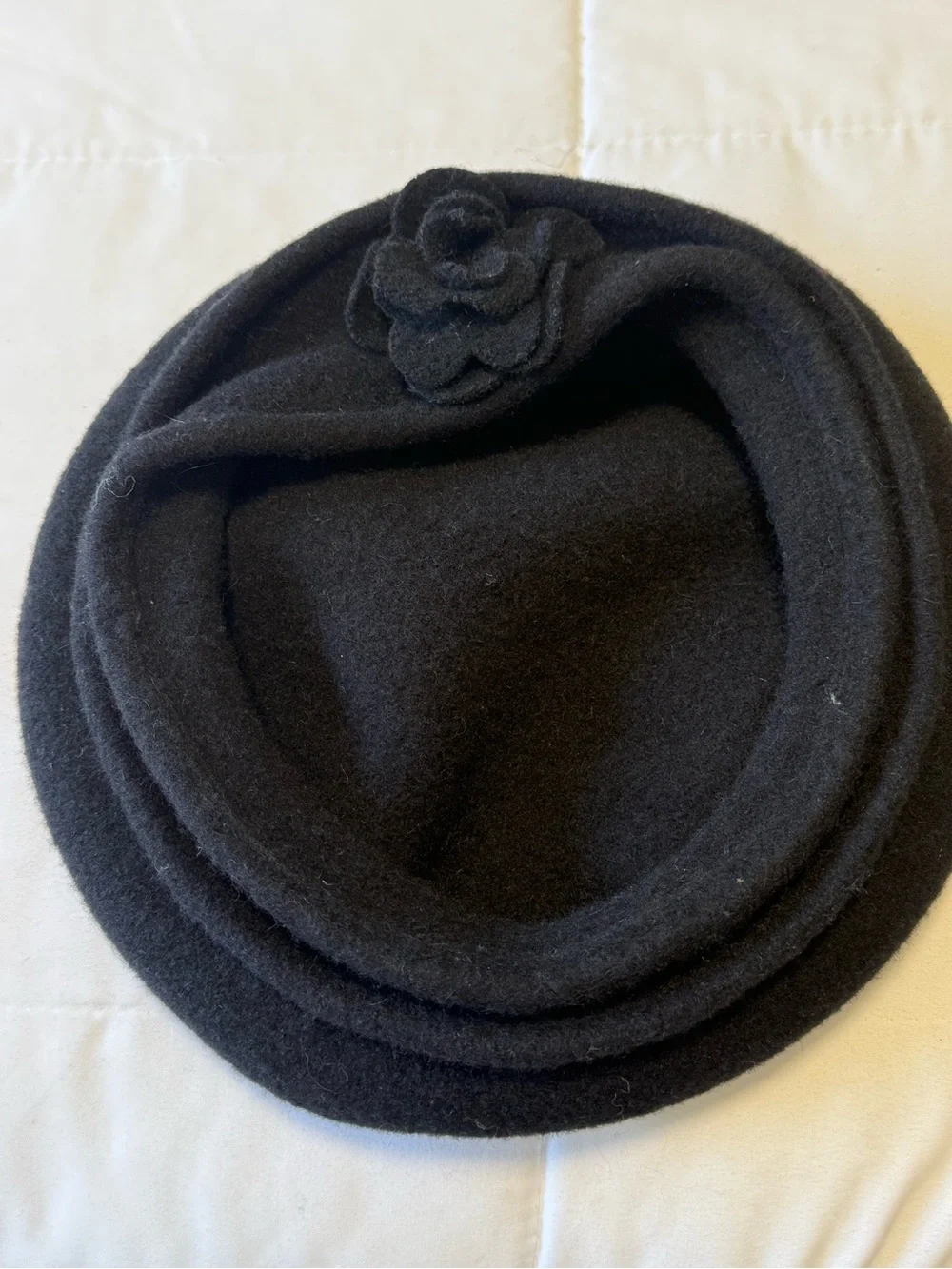 Shihreen 100% wool black cloche hat w/ felt flower.